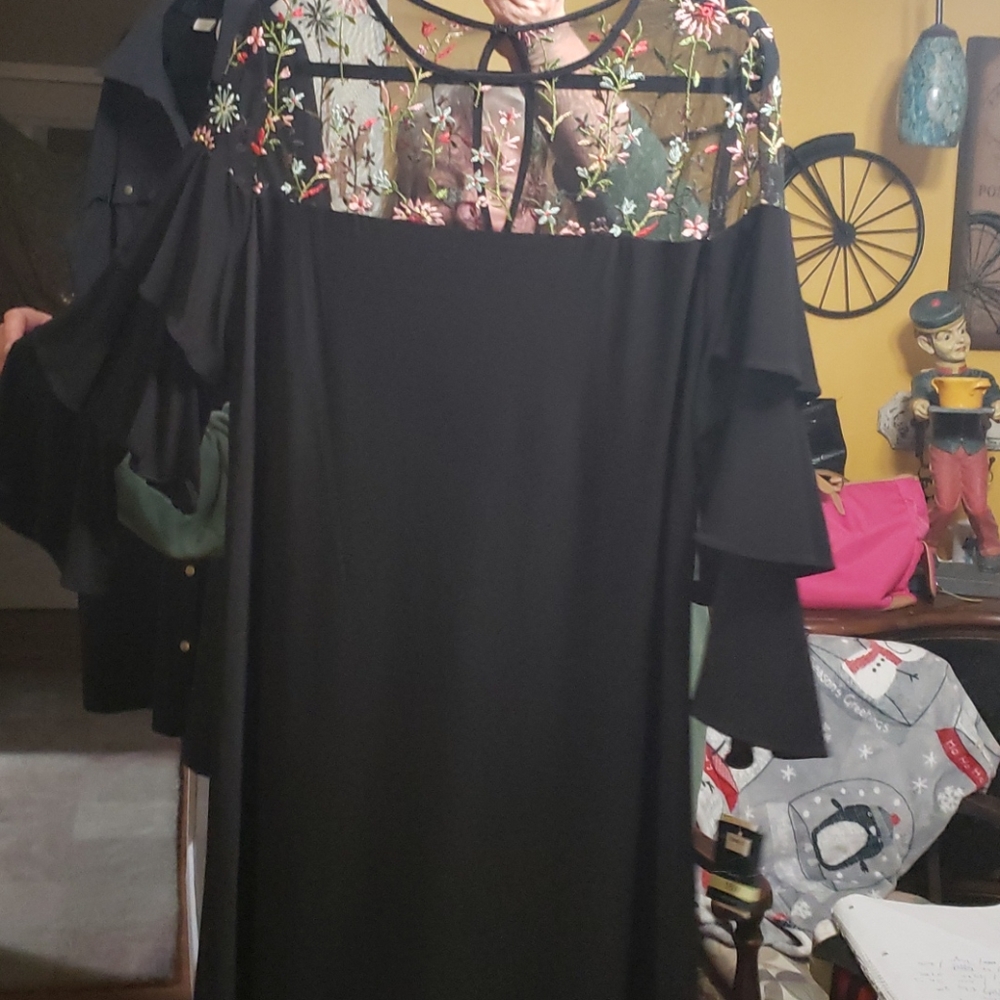 Dress - Picture 5 of 5